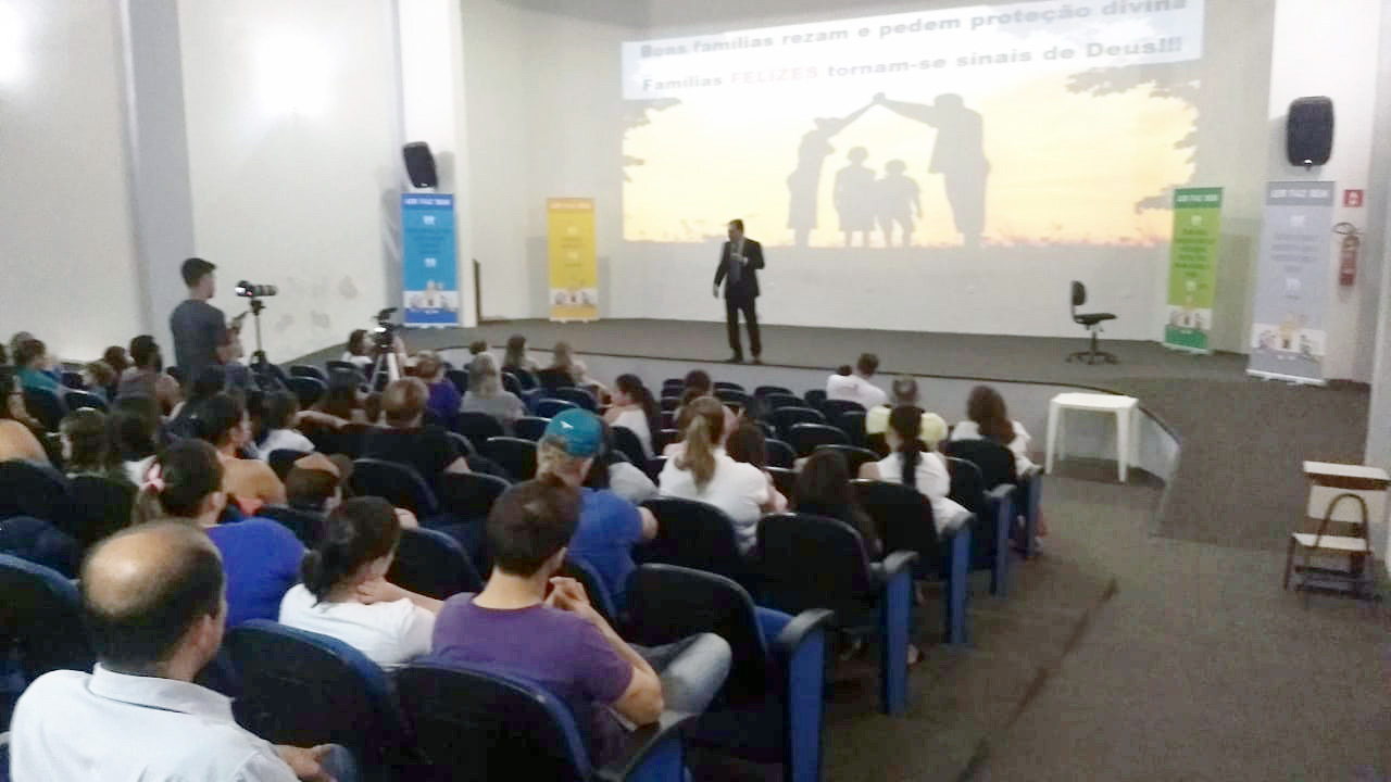 Palestra para professores e famílias, no munícipio de Torrinha – SP ministrada por Dieckson Carvalho.