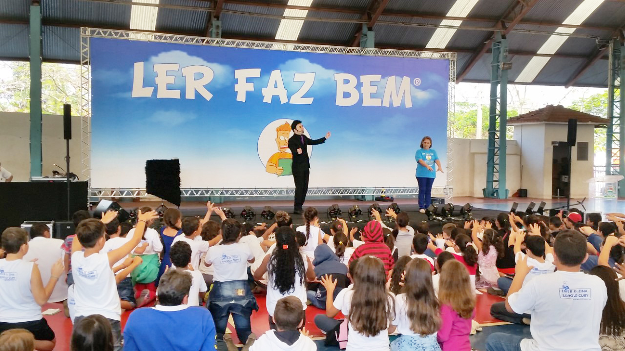 Palestra Show ministrada por Eduardo Perez aos pais e alunos do município Santa Maria da Serra – SP.